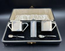 A cased Art Deco silver cruet set, hallmarked for Birmingham 1936 by Sanders & Mackenzie