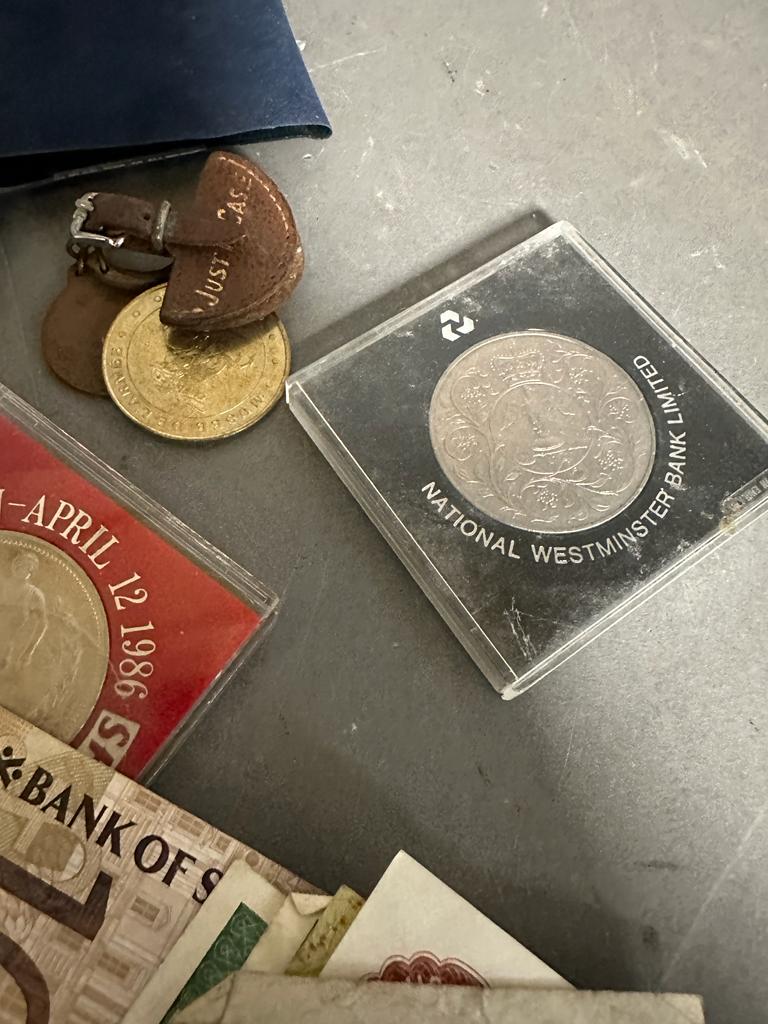 A selection of coins, medallions and some worldwide banknotes - Image 2 of 4