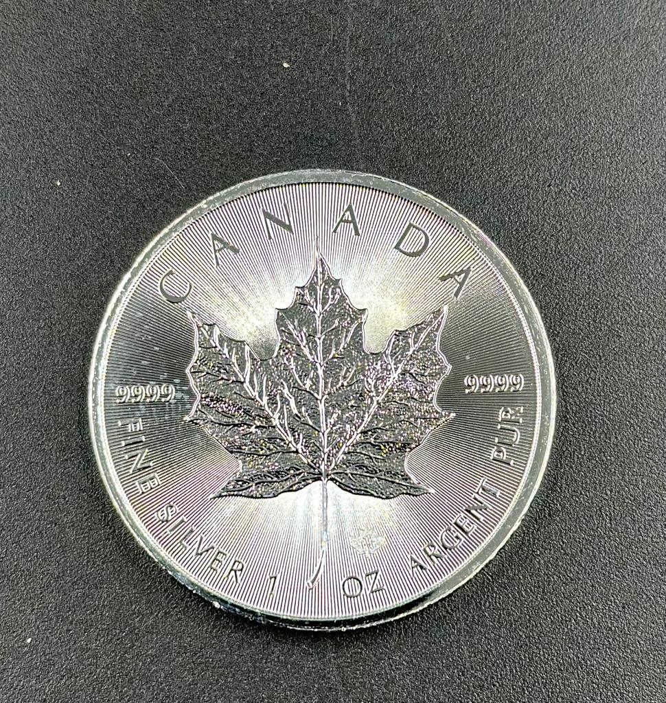 A Tube of 25 1oz Canadian Maple Silver Coins - Image 2 of 3