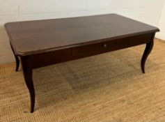 A mahogany single drawer coffee table (H46cm W114cm D64cm)