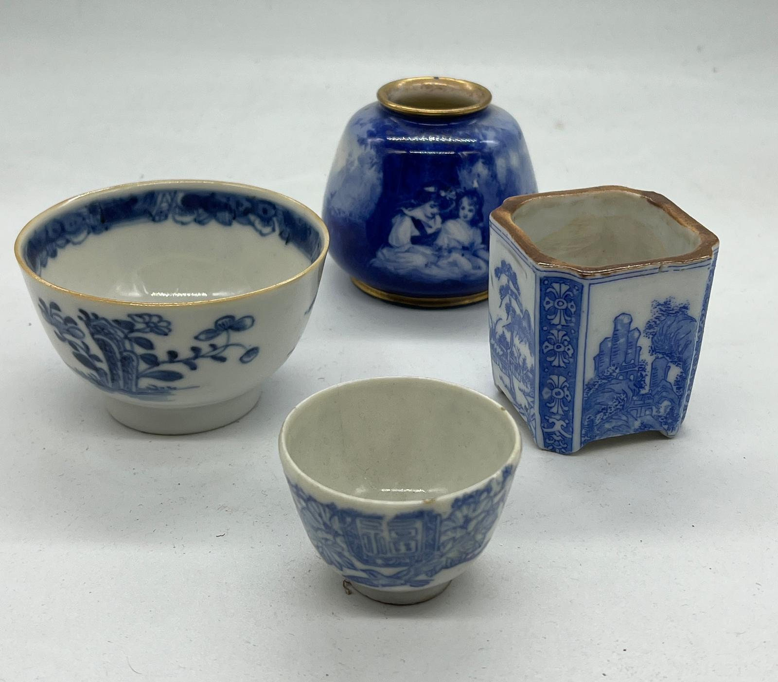 Four blue and white china pots including tea bowls etc