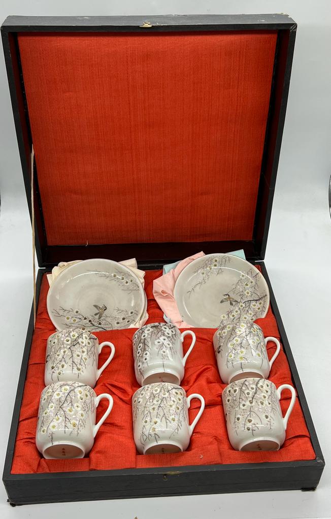 A cased set of porcelain cups and saucers - Image 4 of 4