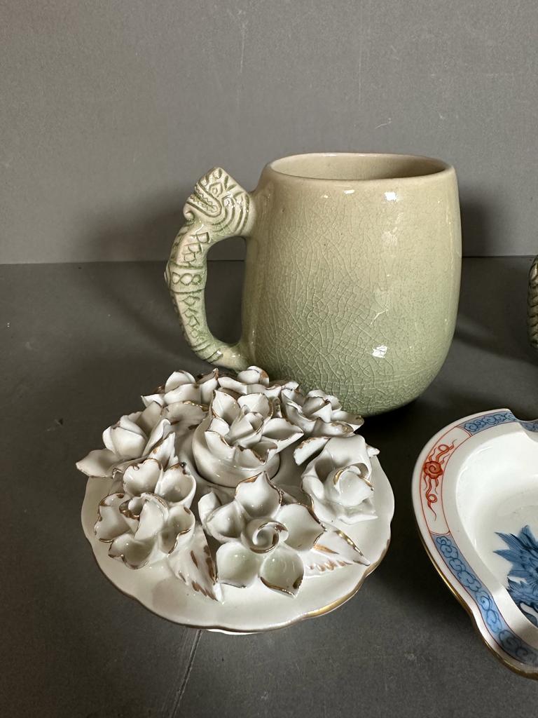A selection of ceramics to include two Thai crackle glazed mugs, a pair of floral displays and a - Image 2 of 5