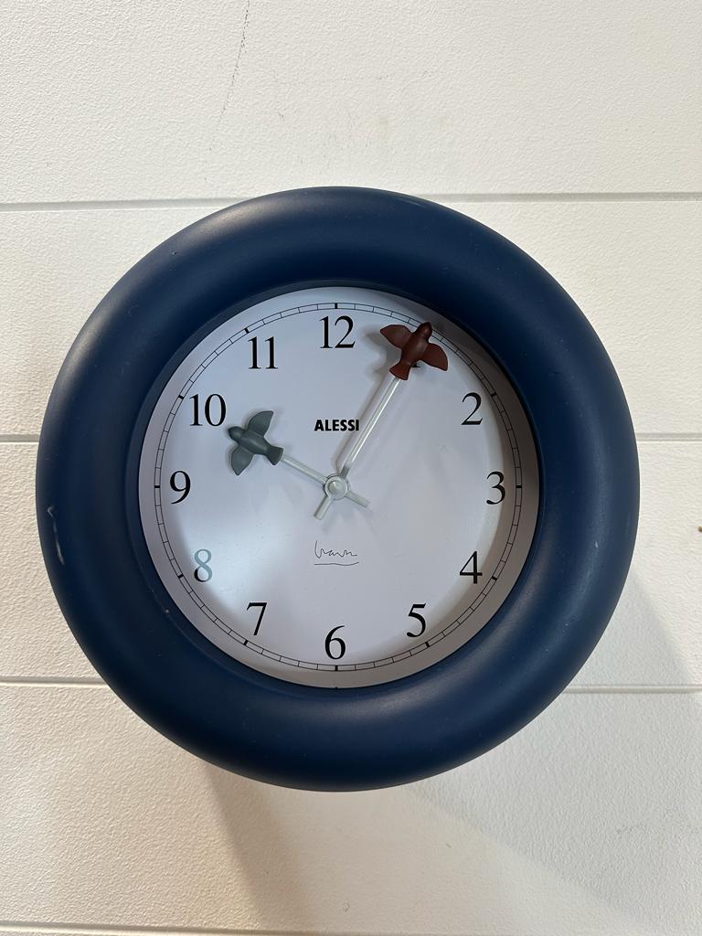 An Alessi "Fino Flies" kitchen wall clock in blue - Image 4 of 4