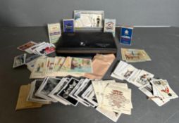 A quantity of loose and boxed cigarette cards various makers and ages and a vintage players