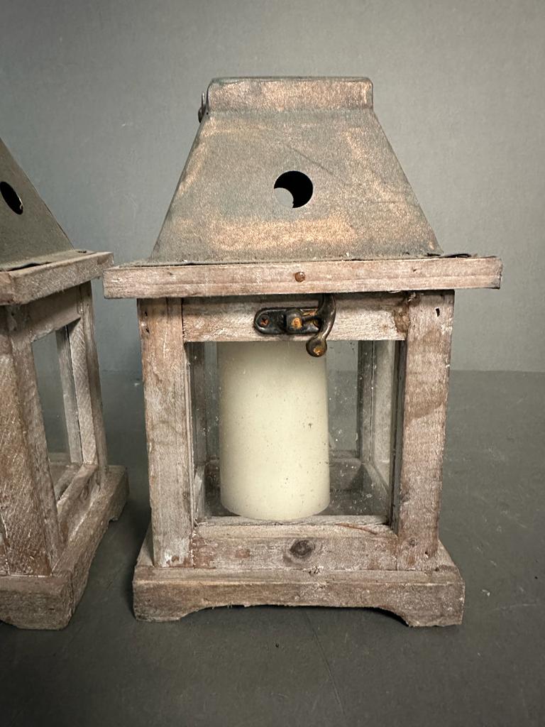A pair of small wooden glass fronted lanterns AF - Image 3 of 3