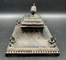 A silver inkwell with glass liner by Hawksworth, Eyre & Co Ltd, hallmarked for Sheffield 1905.