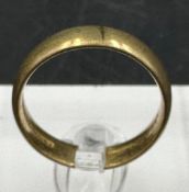 An 18ct gold cased wedding band, approximate total weight 2.5g