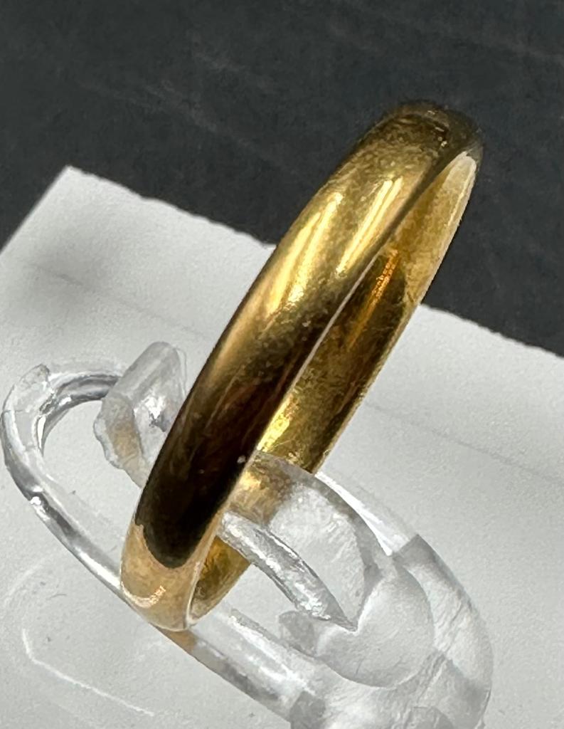 A 22ct wedding band with an approximate weight of 2.9g - Image 2 of 3