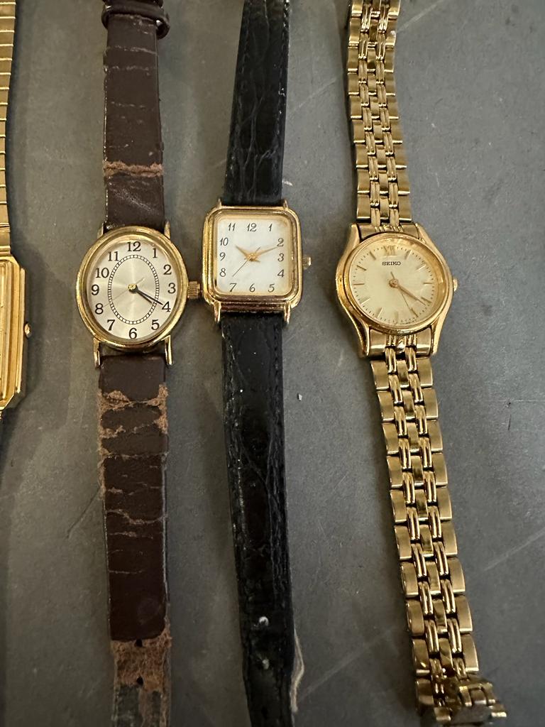 A selection of vintage wristwatches, various styles and makers. - Image 4 of 6