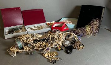 A quantity of quality costume jewellery