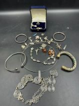 A selection of quality silver jewellery to include cameo bracelet and brooch, charm bracelet,