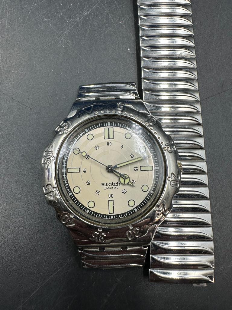 A boxed Rotary gentleman’s wrist watch untested and a swatch watch AF - Image 2 of 5