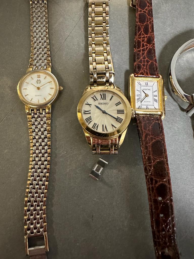 A selection of vintage wristwatches, various styles and makers. - Image 2 of 6