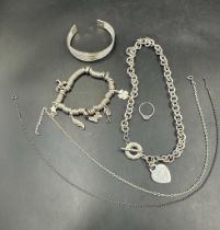 A selection of silver fashion jewellery to include a Links of London Sweetie bracelet and a