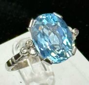 An Aquamarine, approximately 7cts in 18ct white gold, diamond shoulders of approximately 0.1 to 0.
