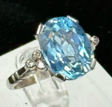 An Aquamarine, approximately 7cts in 18ct white gold, diamond shoulders of approximately 0.1 to 0.