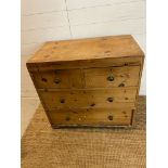 A Victorian pine chest of drawers (H74cm W80cm D45cm)