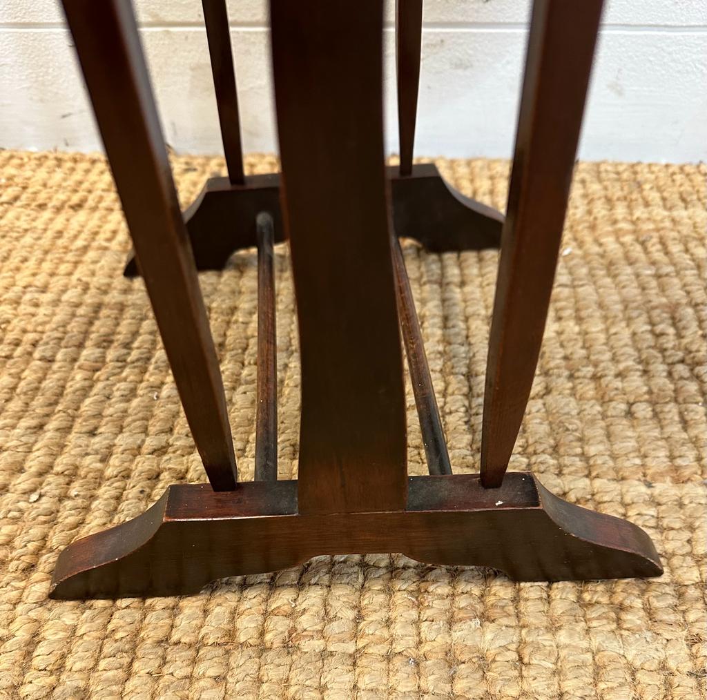 A mahogany folding four tier cake stand - Image 2 of 5