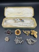 A quantity of quality costume jewellery to include brooches and a necklace