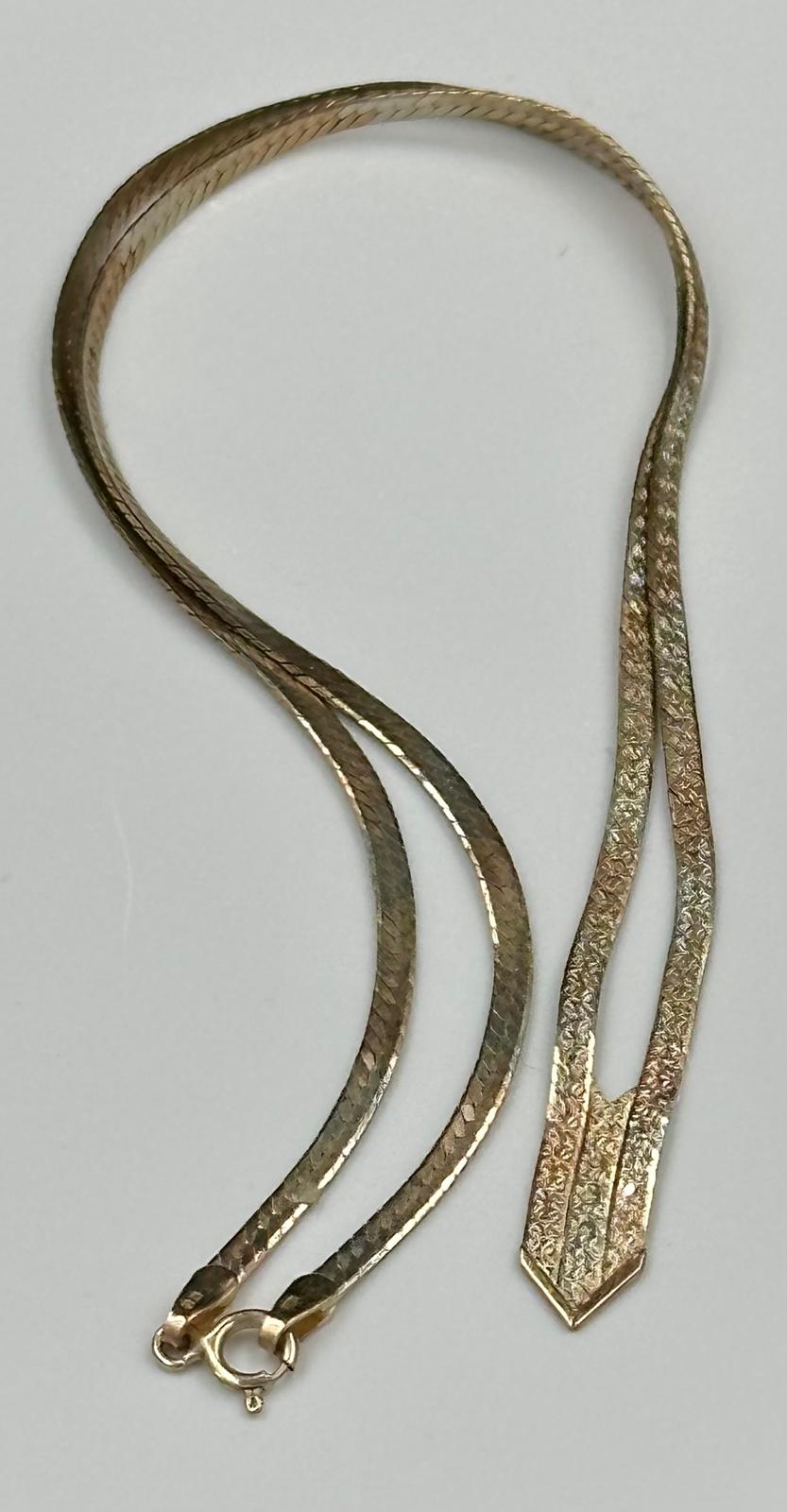 A 9ct three colour gold necklace, approximate total weight 5.5g - Image 2 of 2