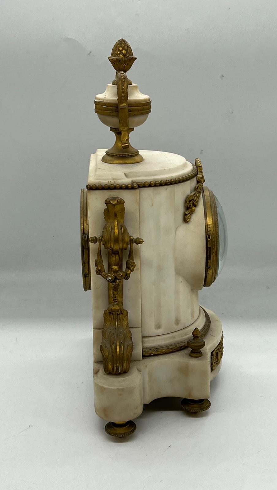 A white marble and gilt mantel clock (H29cm) - Image 2 of 8