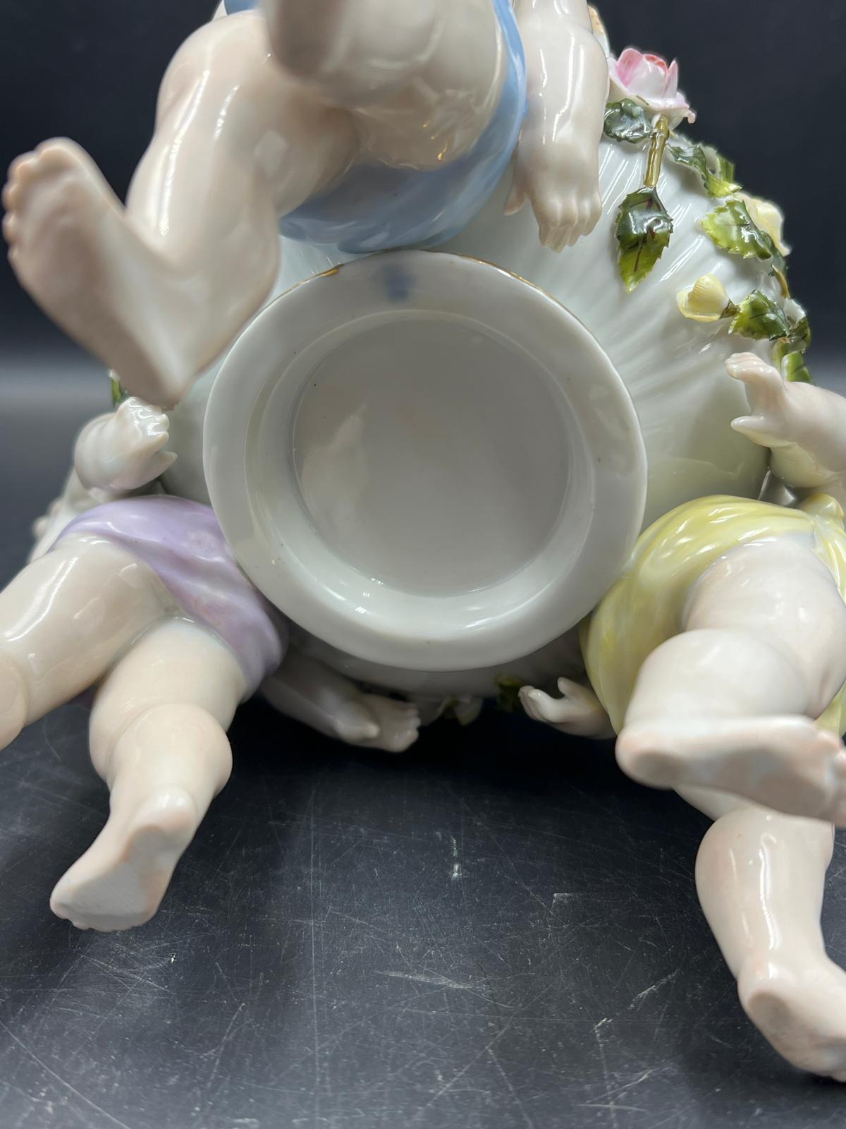 A Sitzendorf porcelain center piece with three cherubs supporting a lidded bowl decorated with - Image 5 of 5