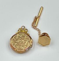 A 9ct gold locket with gilt fittings and a 9ct gold tie pin, approximate total weight 4.2g