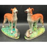 A pair of 19th Century Staffordshire hunting dogs (H18cm)