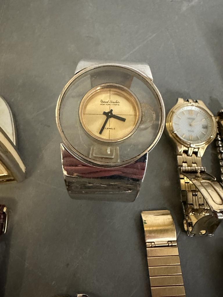 A selection of vintage wristwatches, various styles and makers. - Image 6 of 6