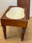 A mahogany framed baby bath with china insert (H46cm W59cm D37cm)