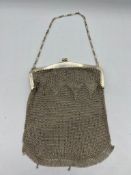 A sterling silver and mesh purse (21cm x 14cm)