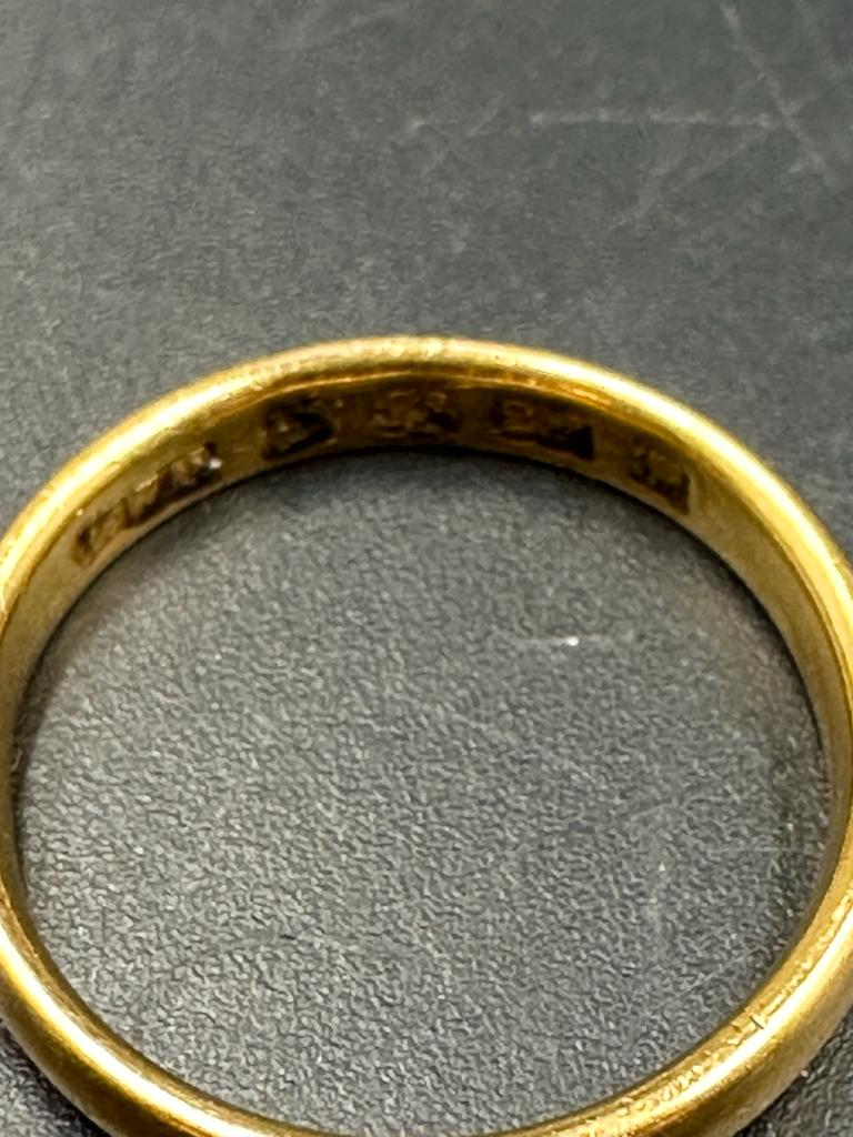 A 22ct wedding band with an approximate weight of 2.9g - Image 3 of 3