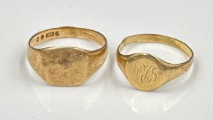 Two 9ct gold signet rings, approximate total weight 5g, sizes P (Engraved ring) and Q