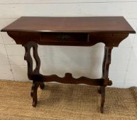 A small mahogany single drawer table (H75cm W86cm W35cm)
