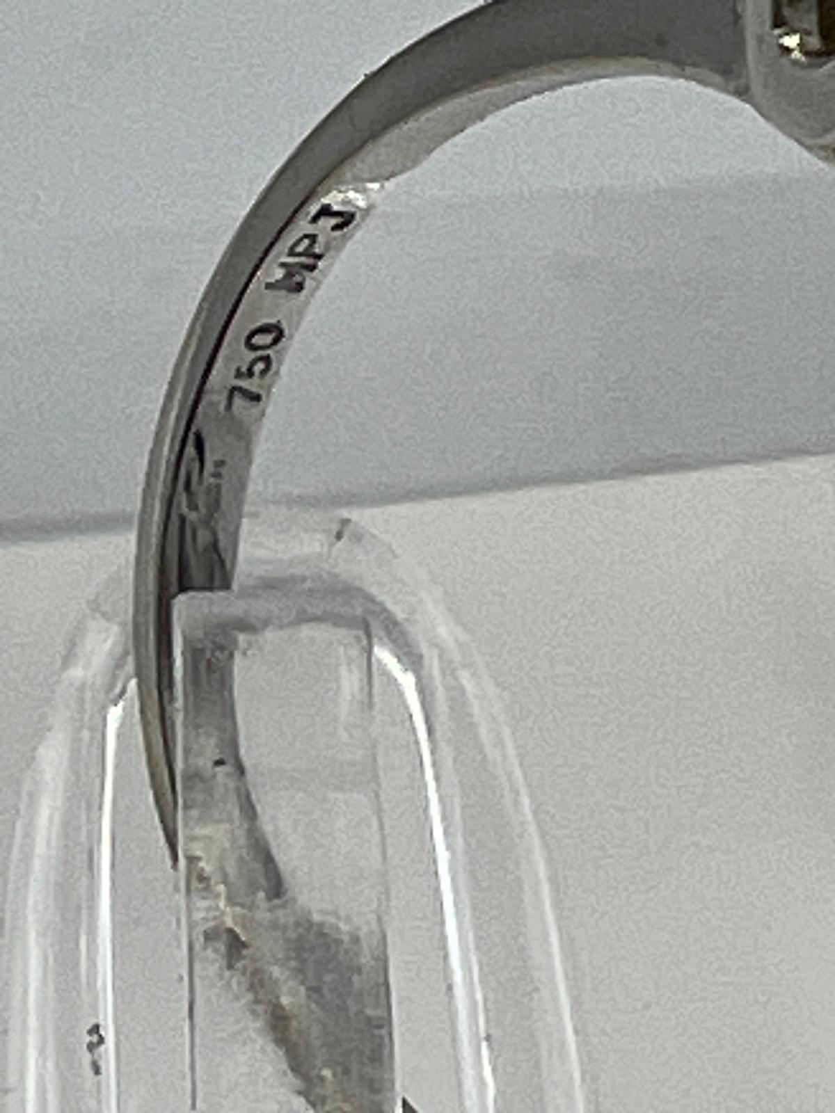 An 18ct white gold diamond ring, approximate size N - Image 5 of 9