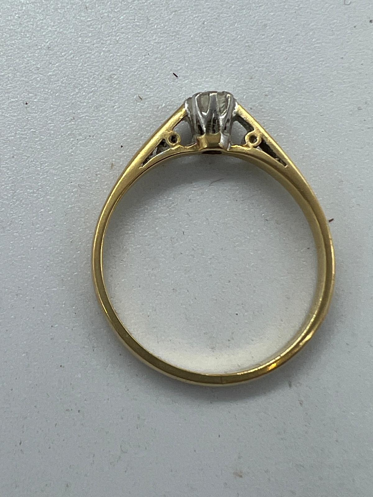 An 18ct diamond ring on yellow gold setting Size P - Image 6 of 8