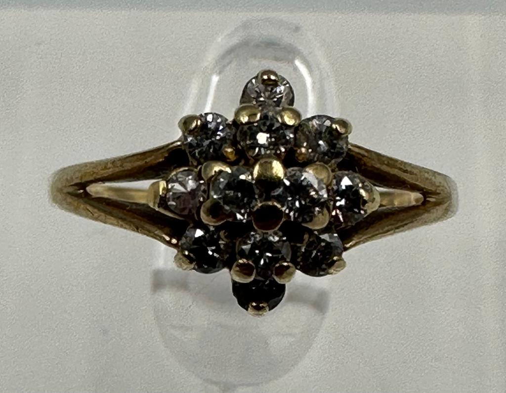 A 9ct gold and diamond ring, approximate size M - Image 3 of 5
