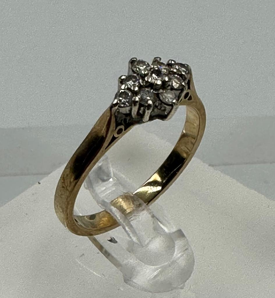 A 9ct gold ring with diamond cluster setting, approximate total weight 2.5g, size N - Image 4 of 6