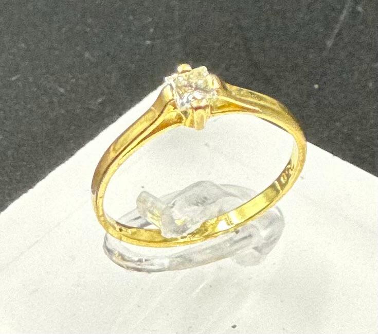 An 18ct diamond ring, yellow gold marked 750 (Approximate Total Weight 2g) Size N