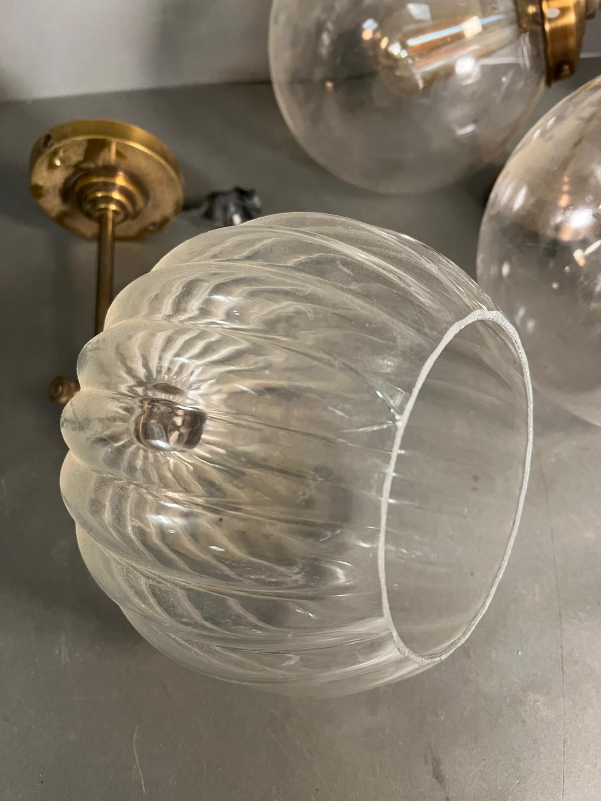 Four globe style, wall hanging lights and ceiling lights - Image 4 of 5