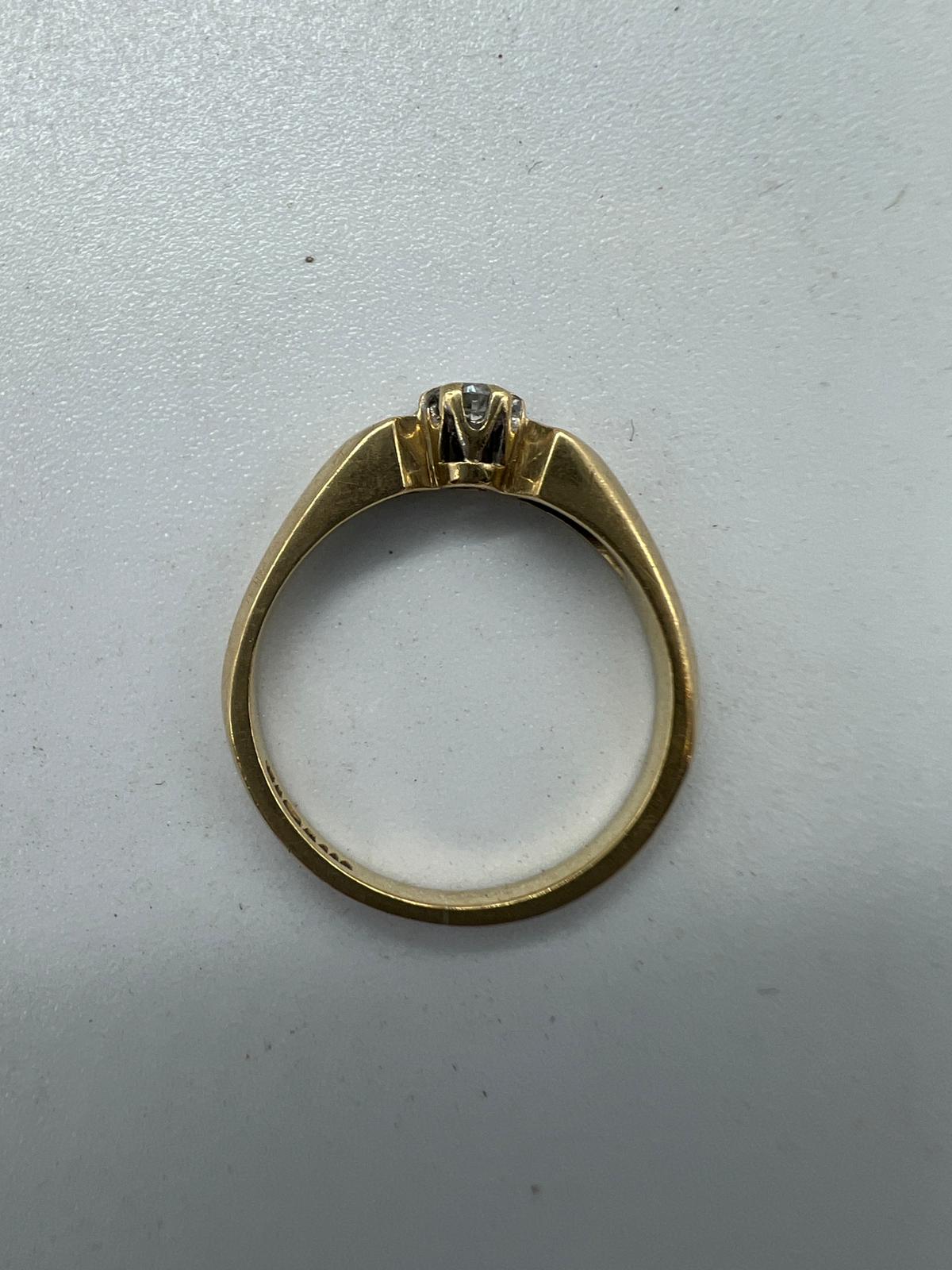 A 9ct gold and diamond ring approximate size M - Image 6 of 7