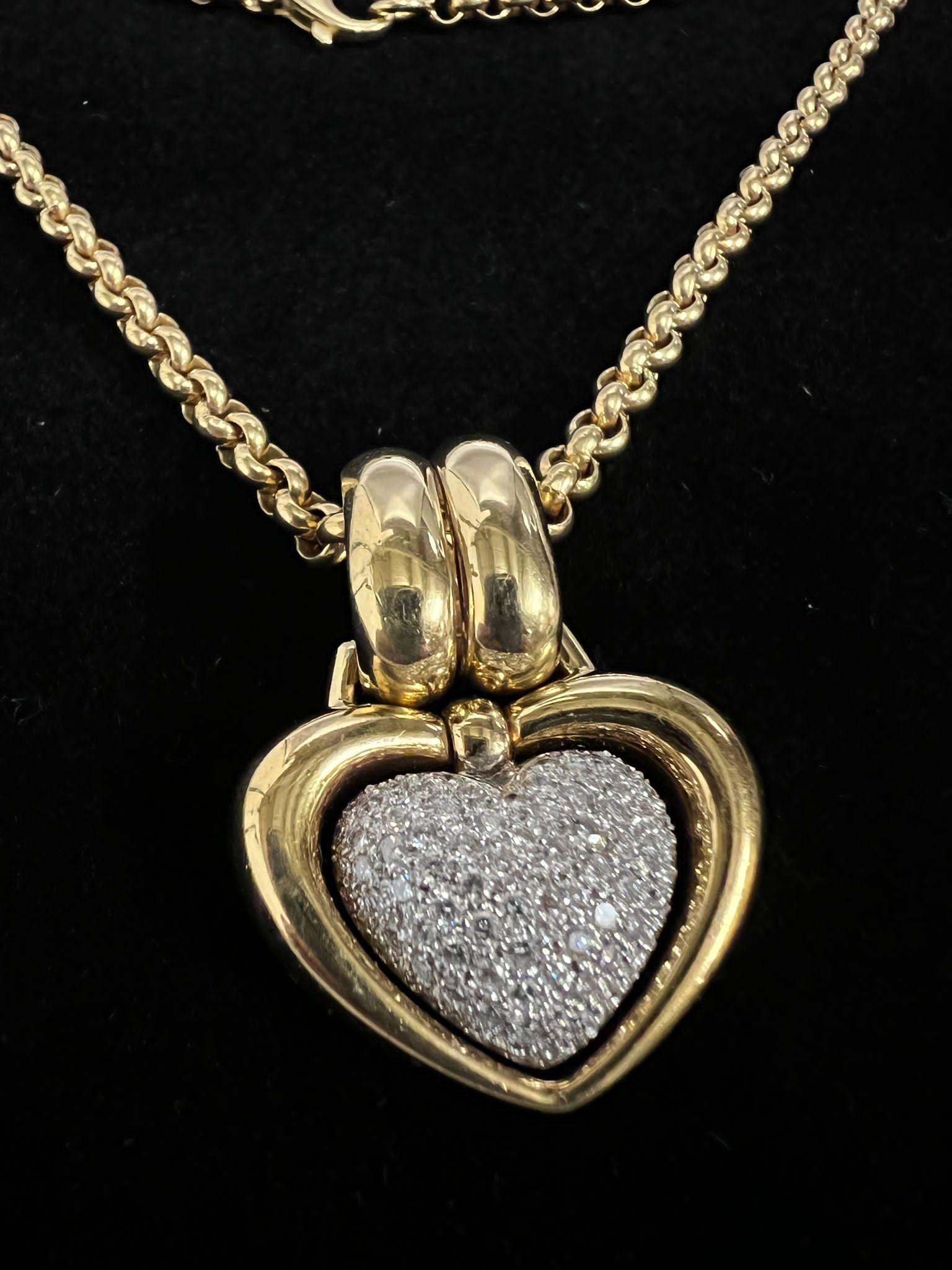 An 18ct gold and pave diamond open heart shaped pendant. Rounded Belcher chain approximately 440mm - Image 2 of 10