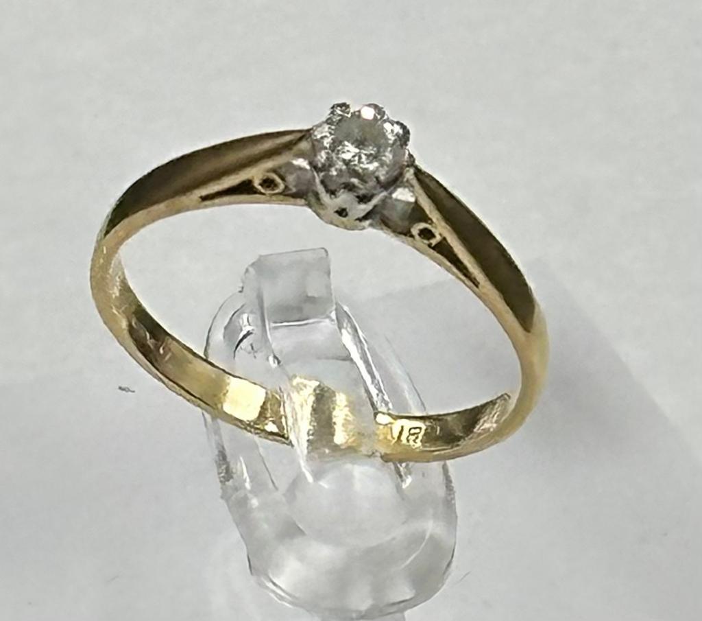 An 18ct diamond ring on yellow gold setting Size P - Image 8 of 8