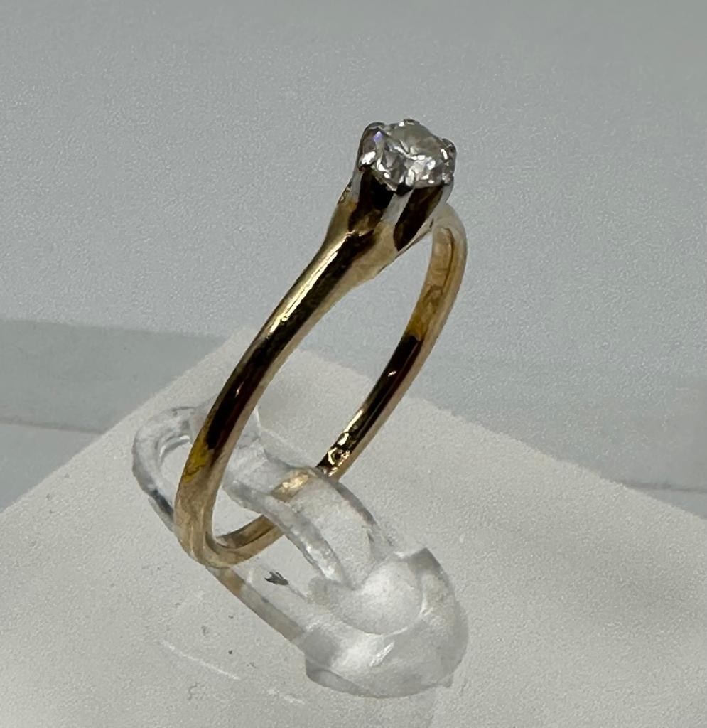 A 9ct gold and diamond ring, approximate size O - Image 4 of 6
