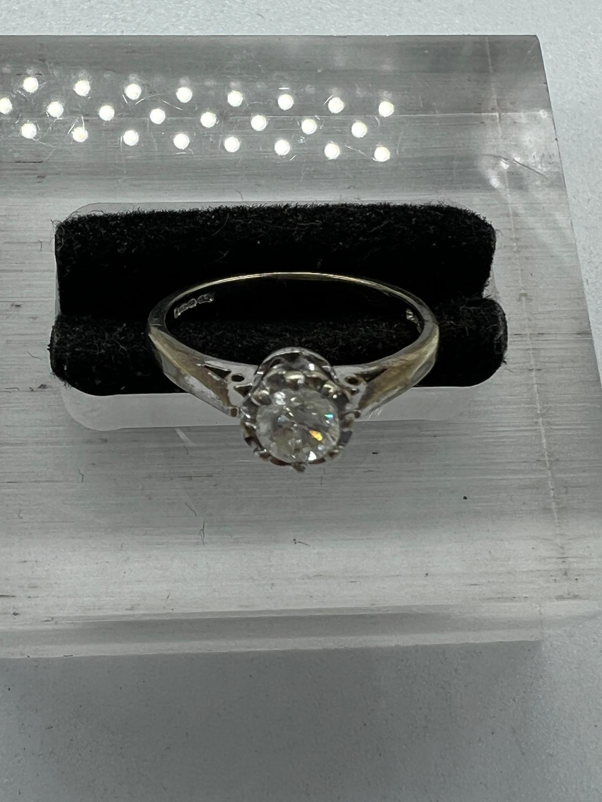 A 9ct white gold and diamond ring, size H - Image 4 of 8