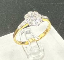 A 9ct gold antique daisy ring, approximate size O