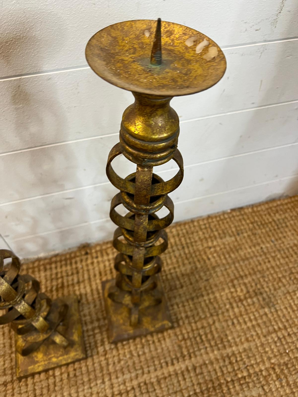 A pair of metal candlesticks (H60cm) - Image 2 of 3