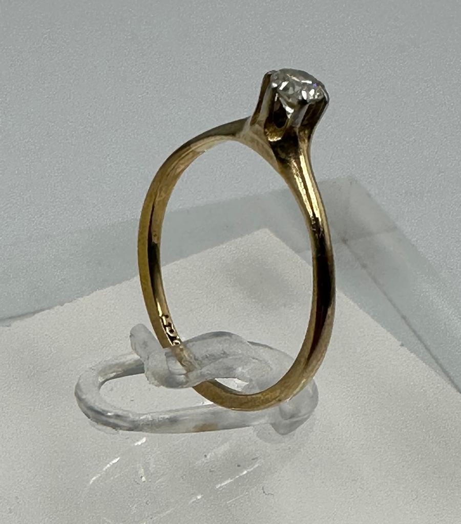 A 9ct gold and diamond ring, approximate size O - Image 3 of 6