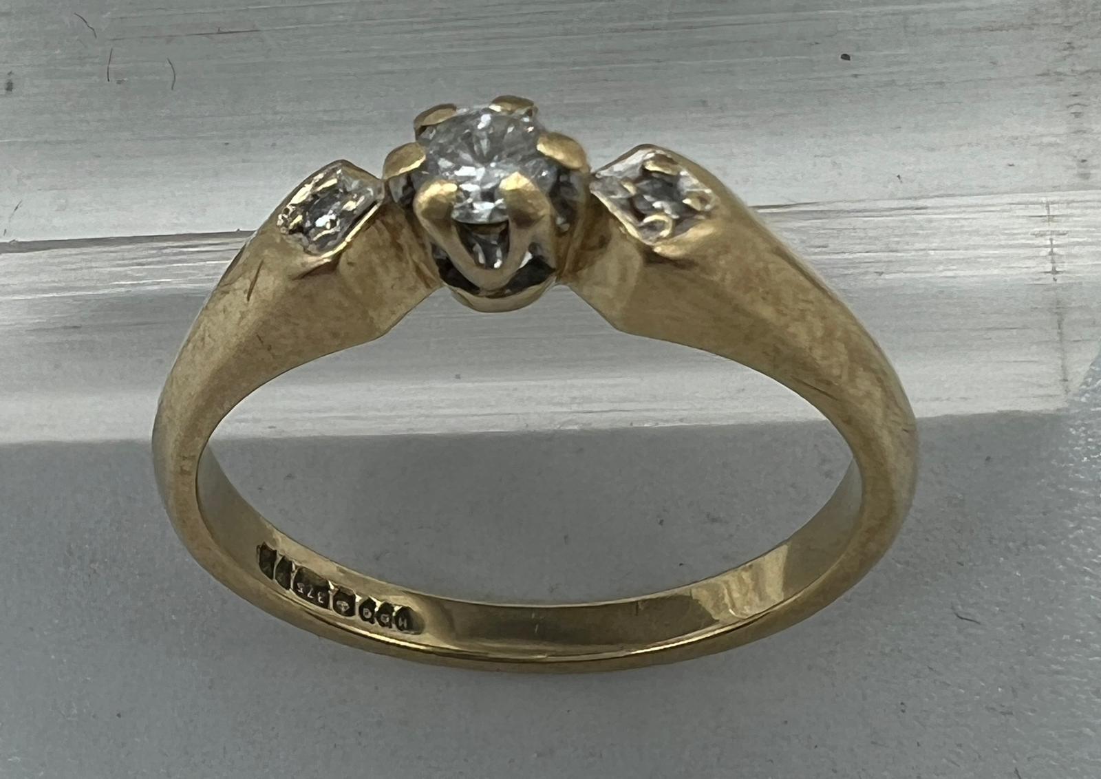 A 9ct gold and diamond ring approximate size M - Image 5 of 7